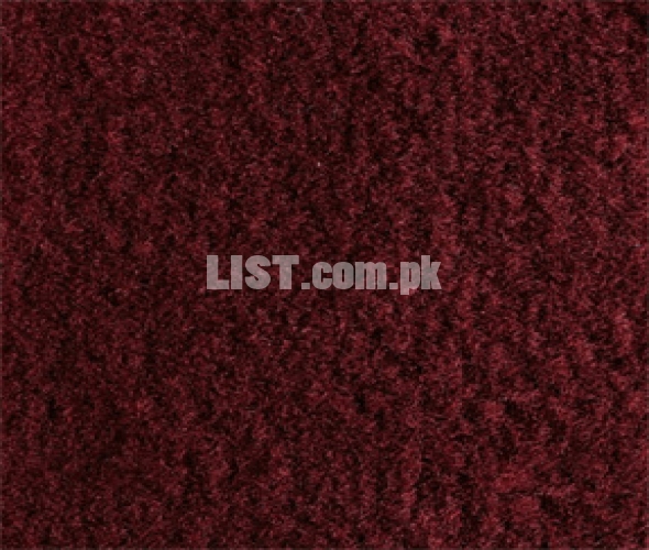 Rug in maroon color