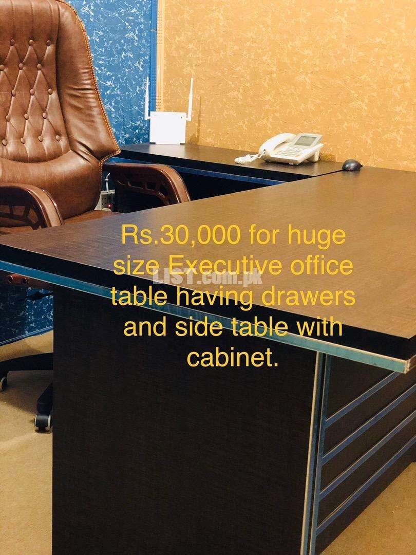 Director Office furniture as good as new - used only for 3 weeks