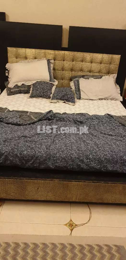 Designer bed set