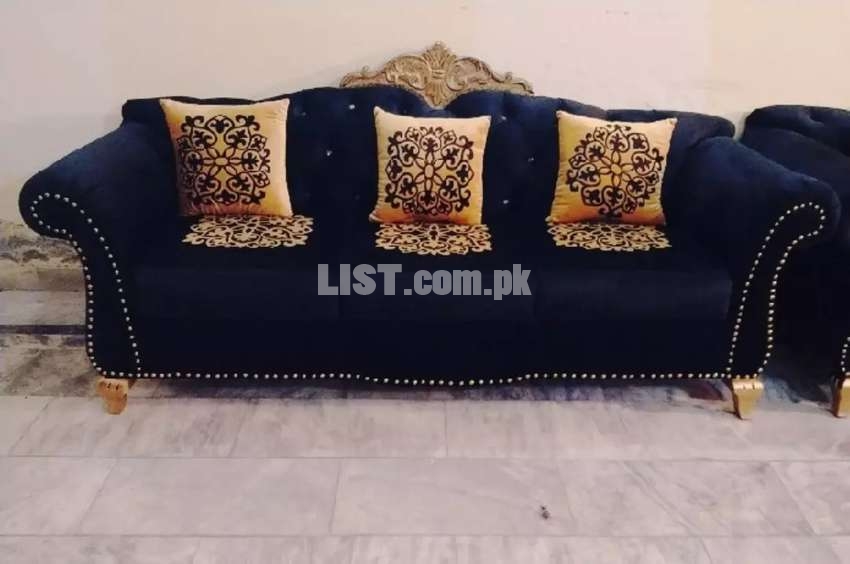 Beautifull 6 seater black velvet sofa