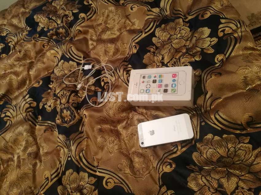iPhone 5s 64GB in excellent condition