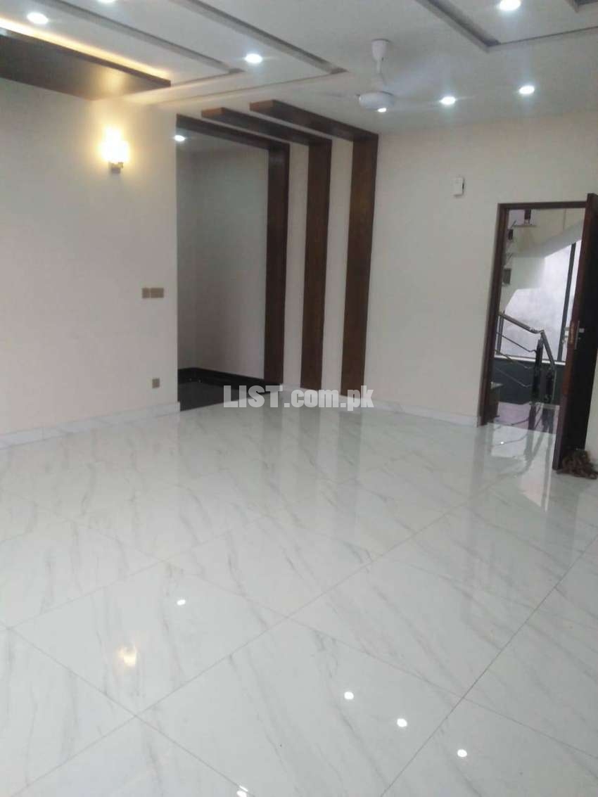1 KANAL UPPER PORTION NEAT AND CLEAN FOR RENT IN PCSIR PHASE 2