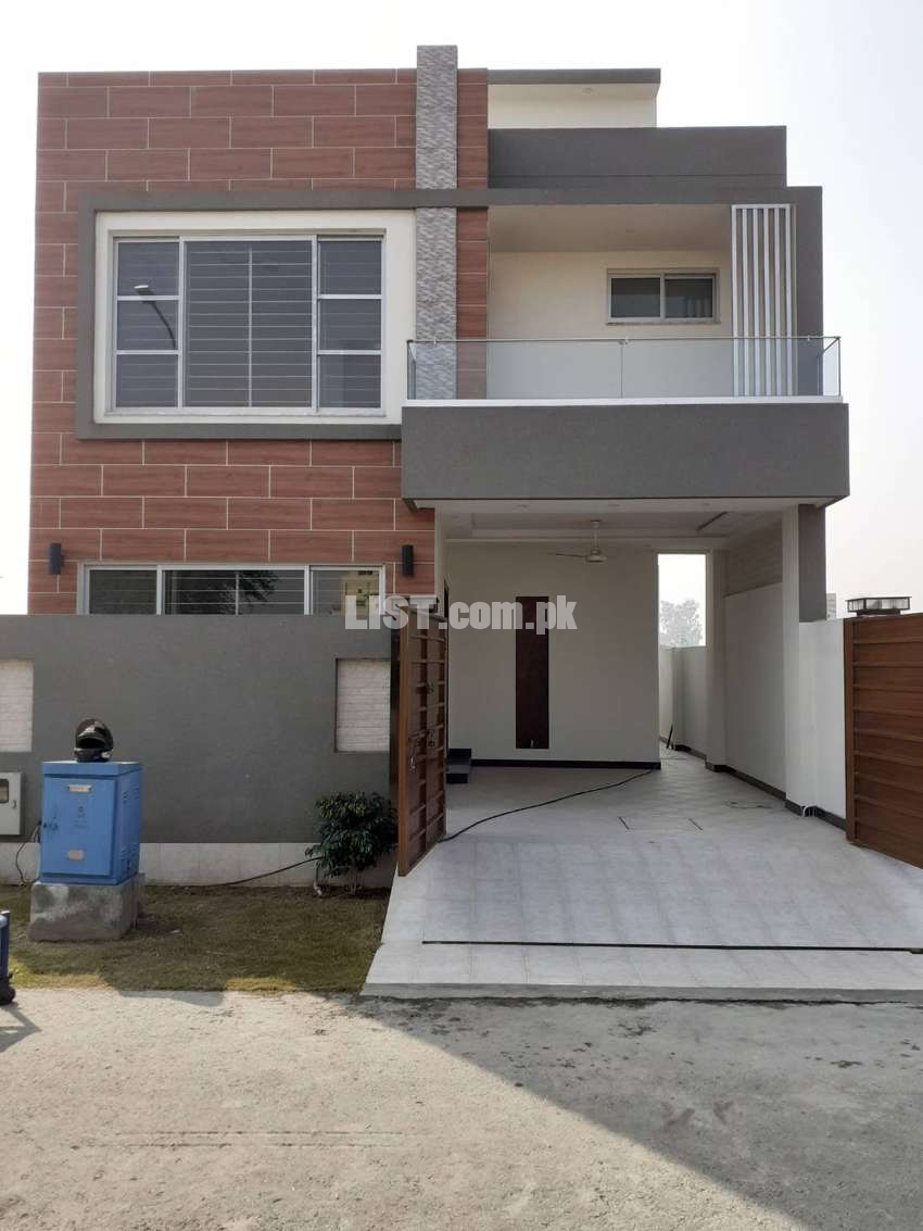 DHA 9 TOWN 5 MARLA BRAND NEW HOUSE FOR SALE