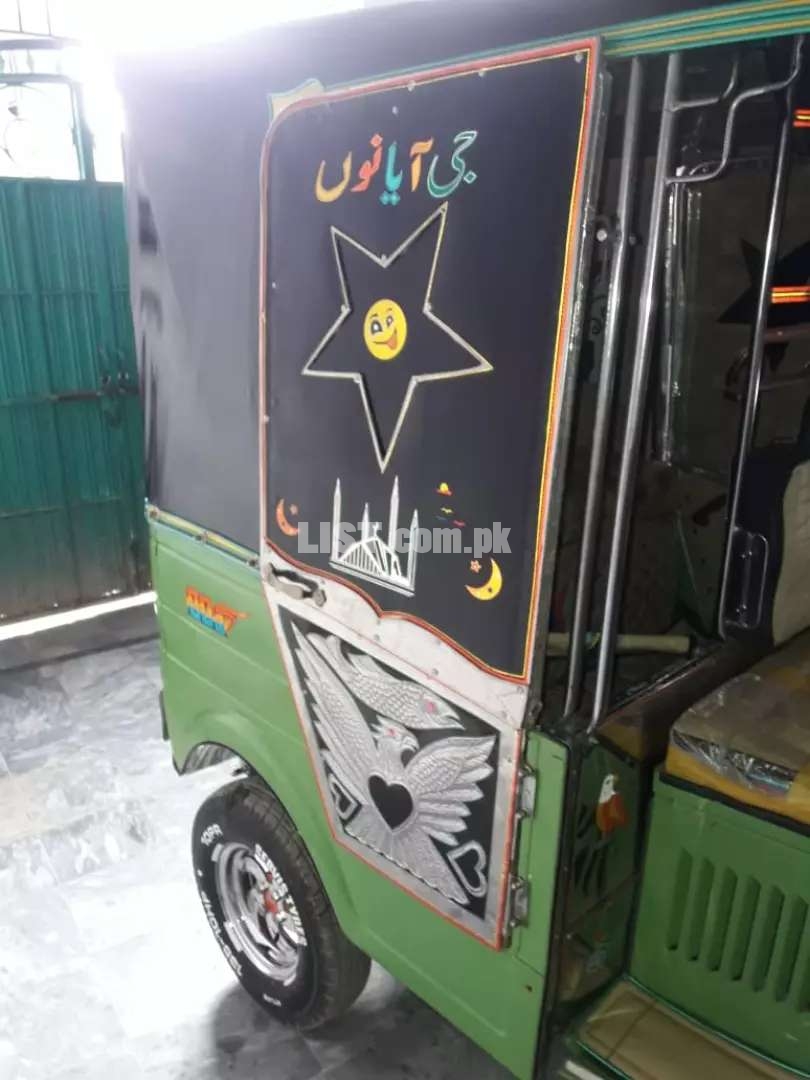I m selling rickshaw in very good condition only serious person contct