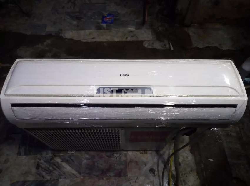 Haier air conditioner 1.5 ton good condition hai
