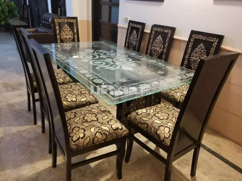 Dining set 8 seater 2 months used