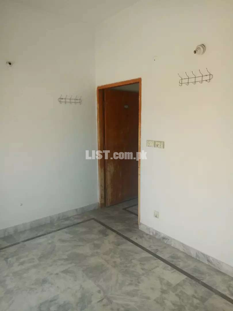 Flat for bachelor, 2 room, kitchen, Ghalib Market, Gulberg 3, Lahore.