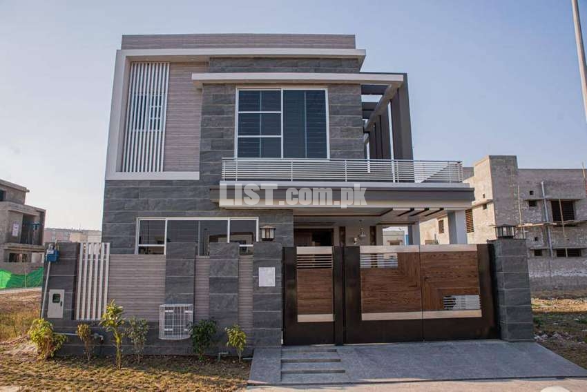 BRAND NEW FINE HOUSE FOR SALE IN DHA REHBAR PHASE1 NEAR GOURMAY BAKERY