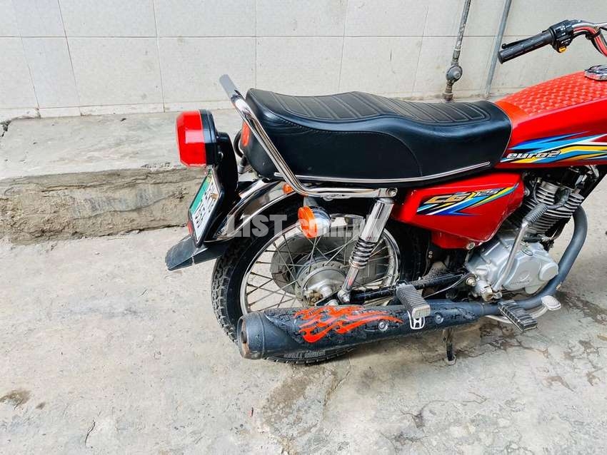 Honda 125 Red 2018 model tottal Geniune plz only call any time