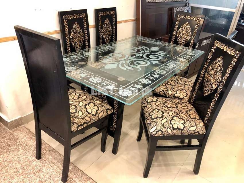 6 seater dining set few months used