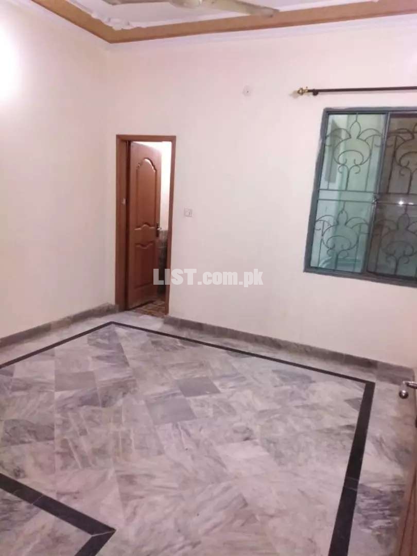 Gulberg 3 facing park 10 Marla Lower portion for rent.