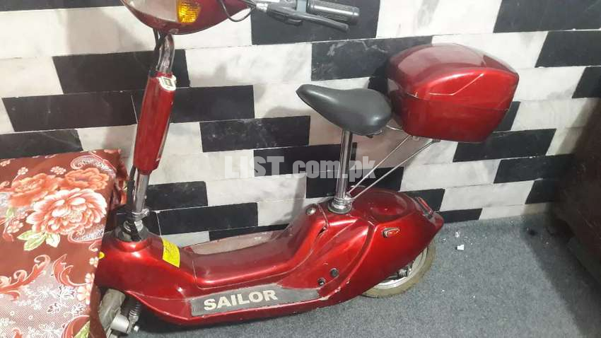 Electric scooty Sailor Chargible