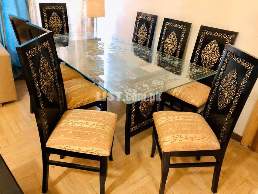 Dining set 8 seater in new condition