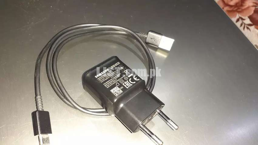100% original Samsung S10+ charger or original Type C cable