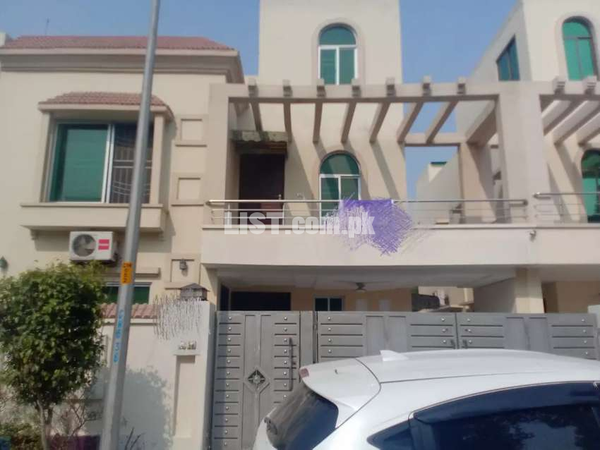 10 Marla House Upper Portion For Rent In Bahria Town Lahore