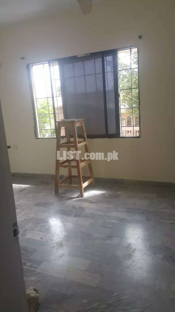 """DHA phase 4""2bed""" Flat for rent" Banglow Facing