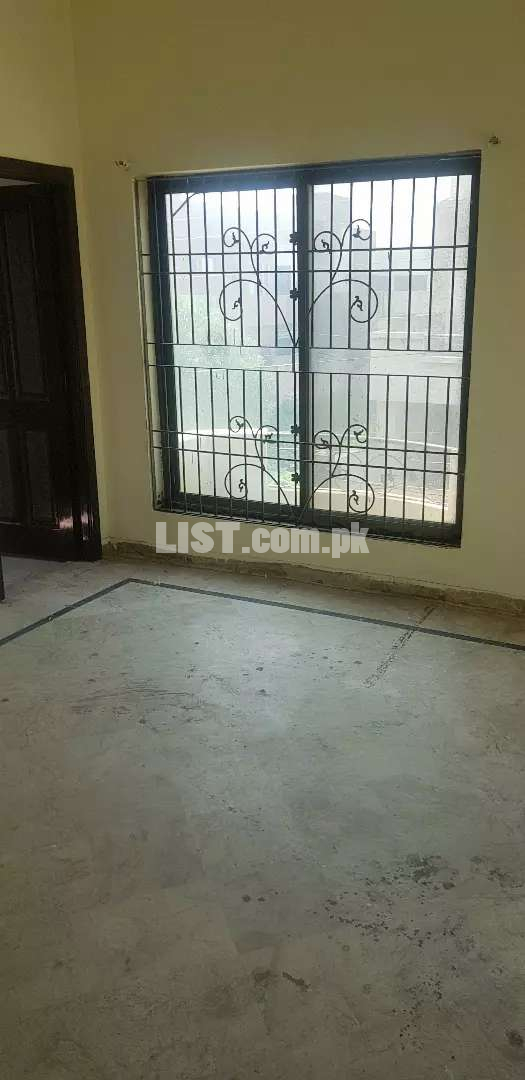 5 marla house avalible for rent in W block madina town near canal road