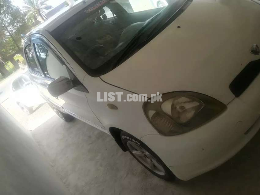 vitz in white color lahore registerd in good condition for sale