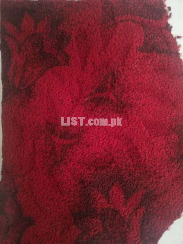 Red Carpet Clean in new Condition.. Just use for 1 month (Read The Ad)