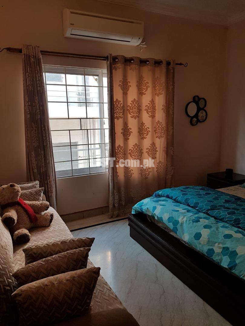 Fully furnished room available for a working lady