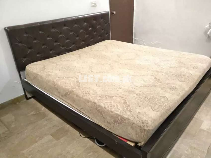 Chesterfield King Size Bed with Mattress
