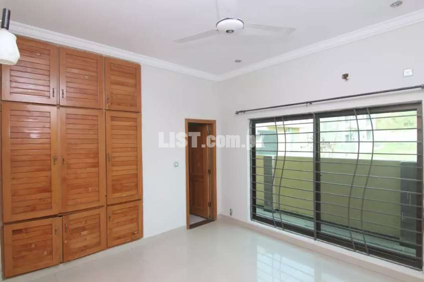 Out class upper portion available for rent in Dha 2