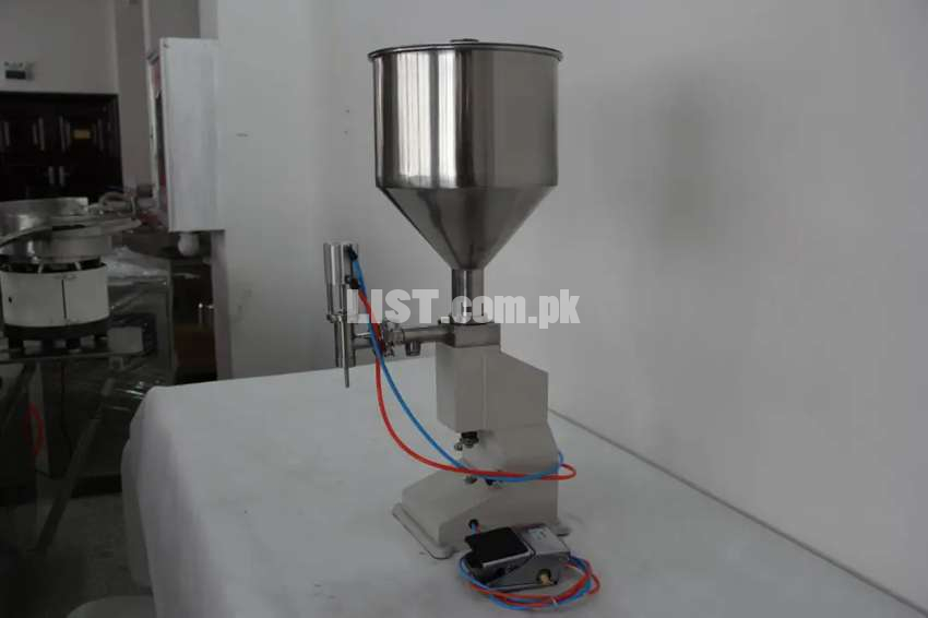 Cream filling machine