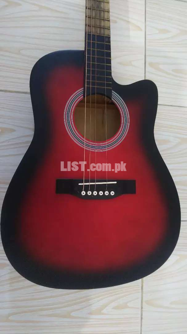 Guitar + bag  bilkul Achi sound hai or condition ap daikh sakty hen
