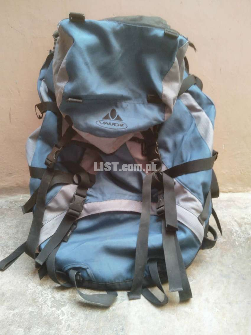 Vaude Travelling/Hiking/Tracking Bag | 70L with Rods and Back Support