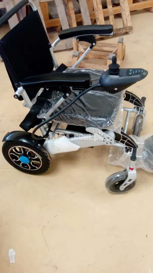 Electronic portable wheelchair