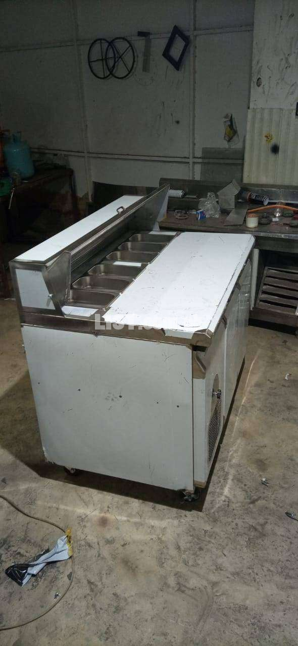 Cooling Pizza Prep Table ,,4x2.5 height 35 inch height.