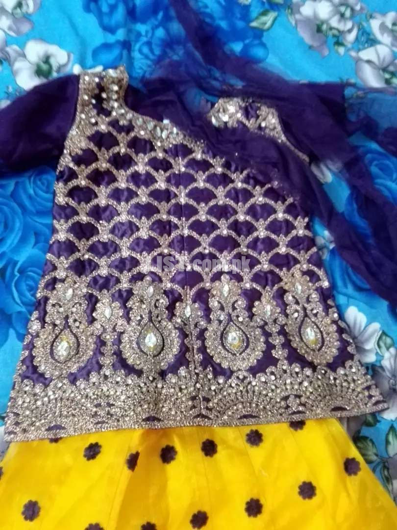 6yeat girl lehnga dresses r avail no uses only 20 mints used