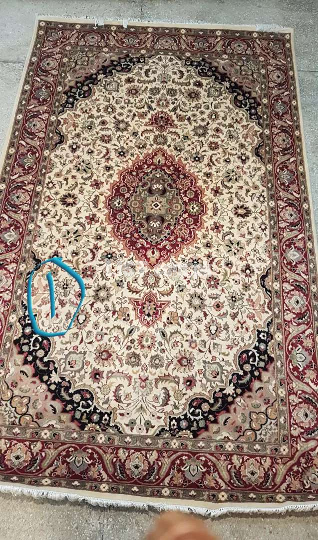 Persian design hand knotted woollen carpets, Rs.1,500 per square foot