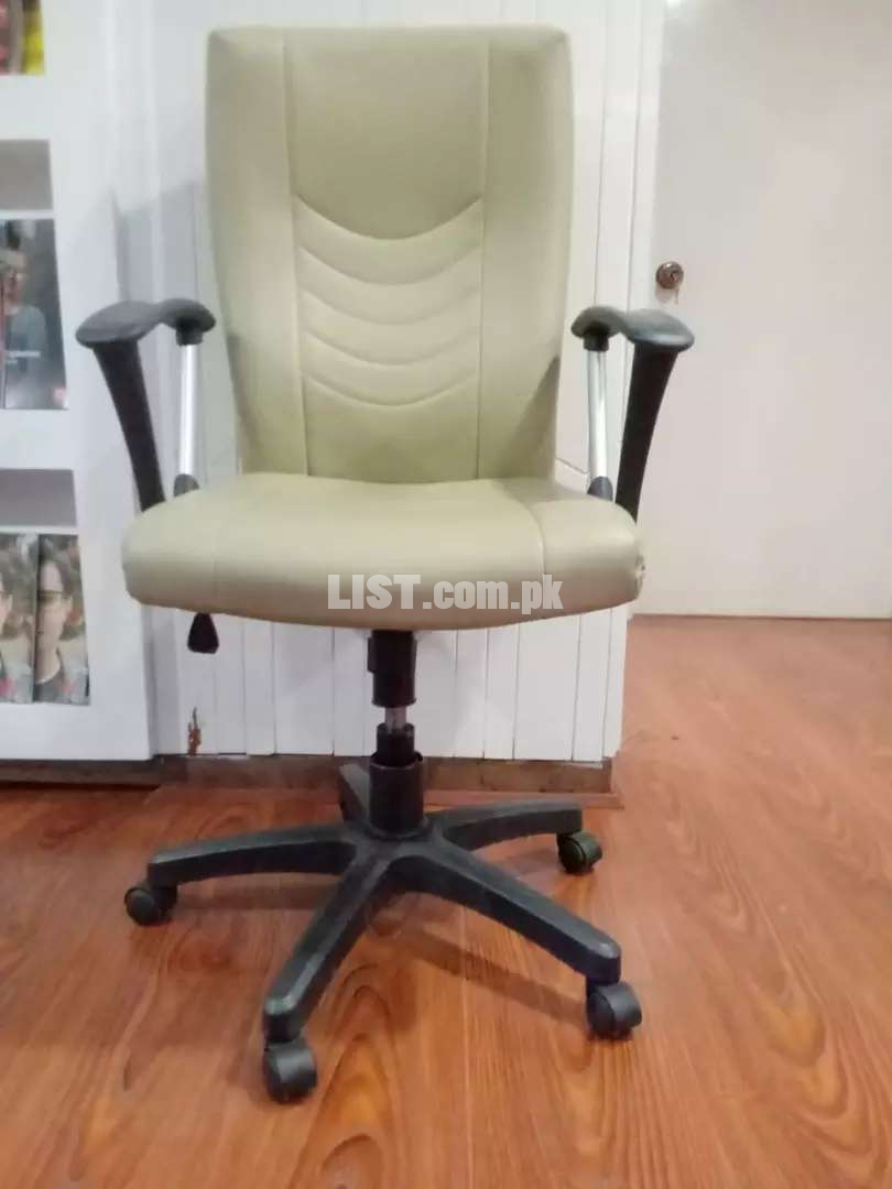 OFFICE CHAIR in Excellent condition for Only Rs.13,000