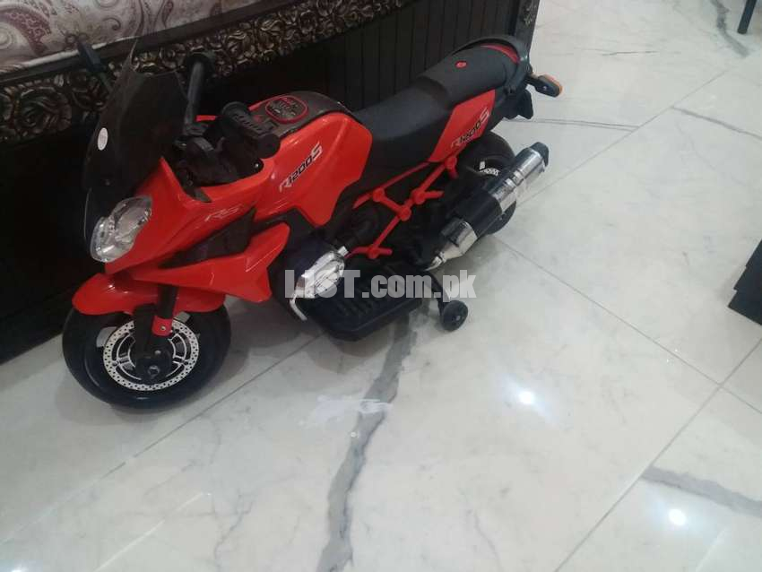 Red Medium size heavy bike May 2020 model with adopter chargable