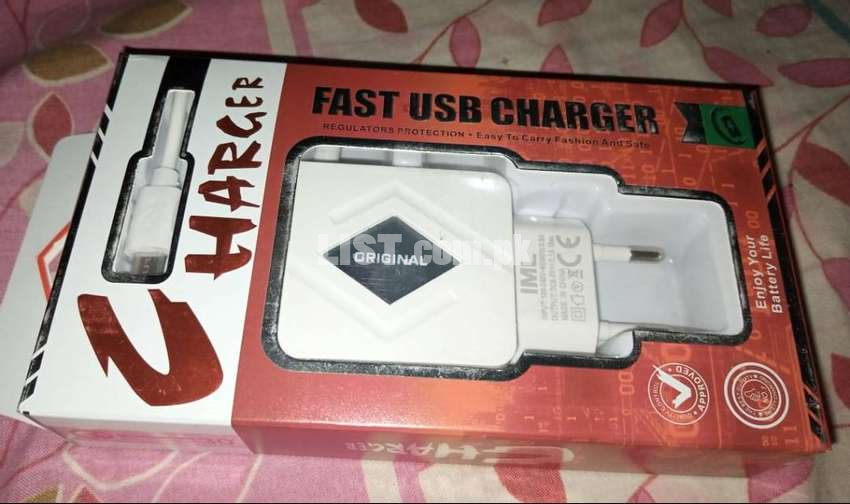 IML Stylish Charger with 3 Usb Ports 2.1A