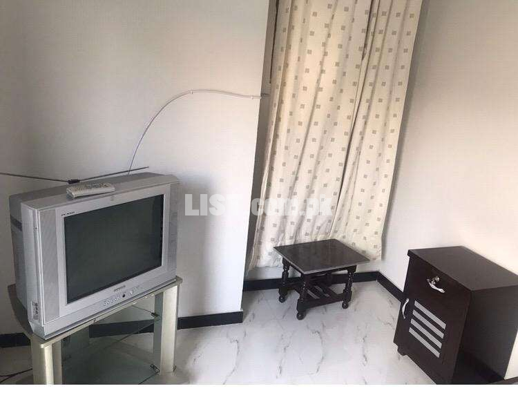 Fully furnished room with parking and all facilities