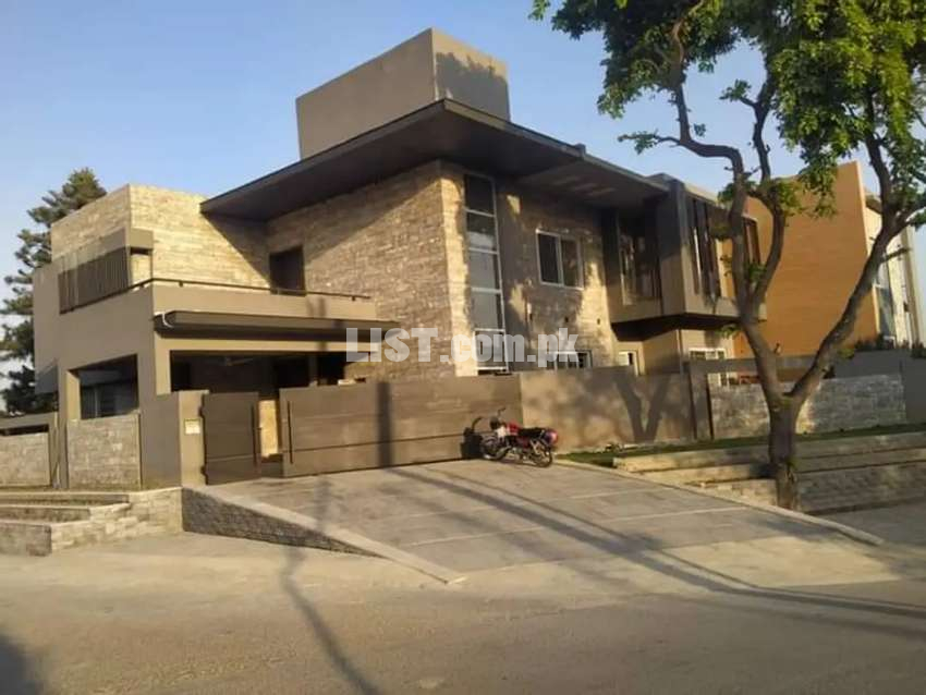 Corner House brand new lavish and luxurious with imported fittings
