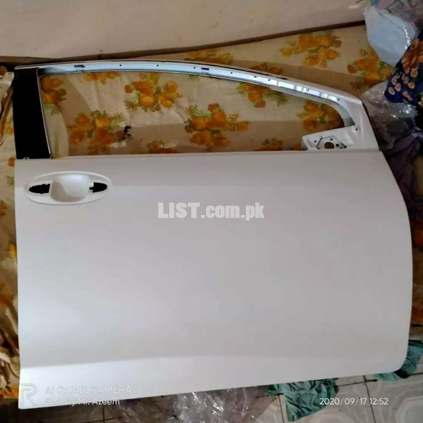 Vitz doors khoke pearl white color