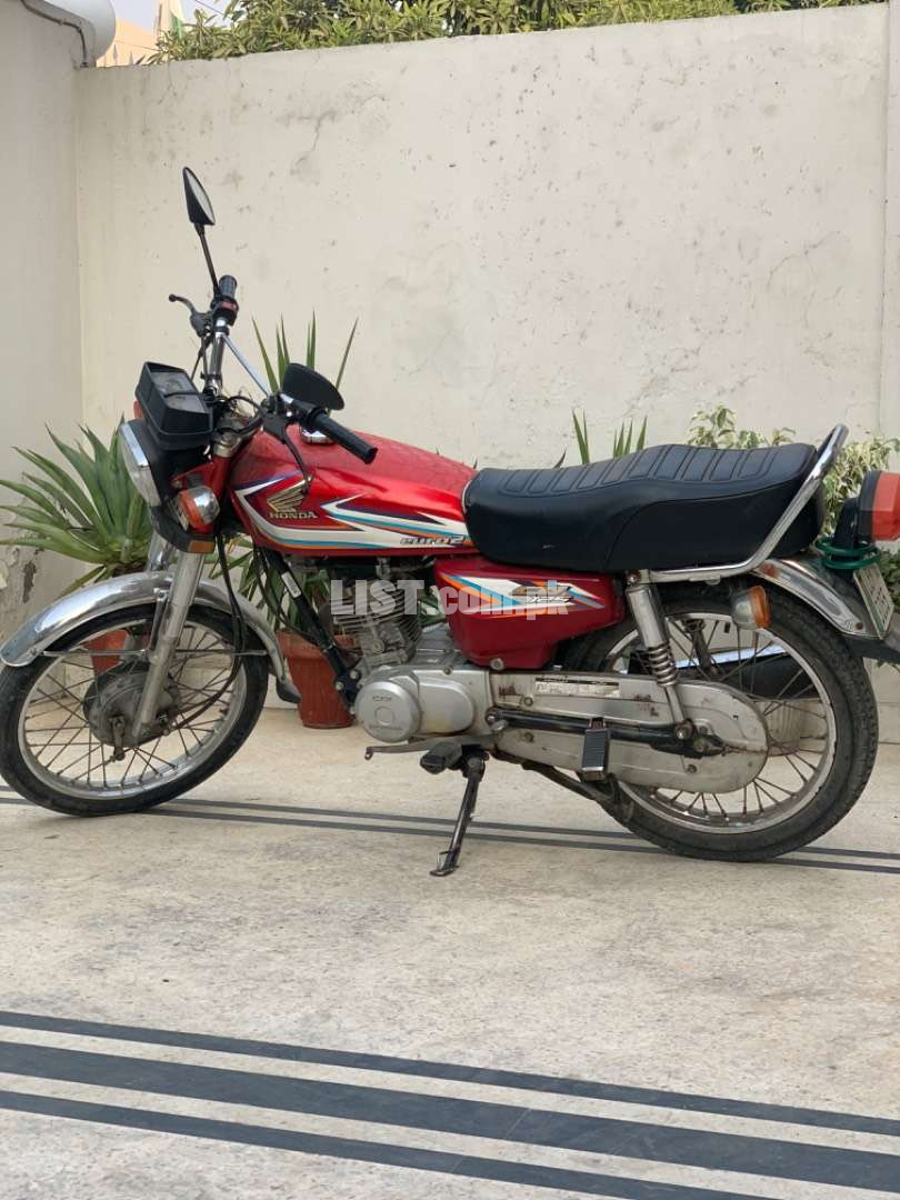 Honda 125 model 2016 tip top condition and fully serviced