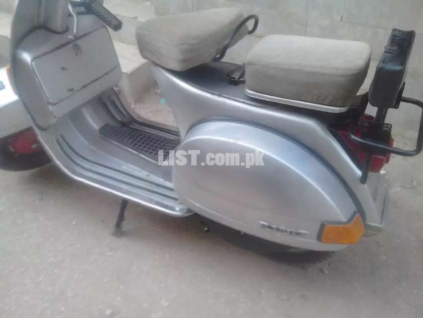 Vespa scooter Italian150(imported from Italy)no sms only call.