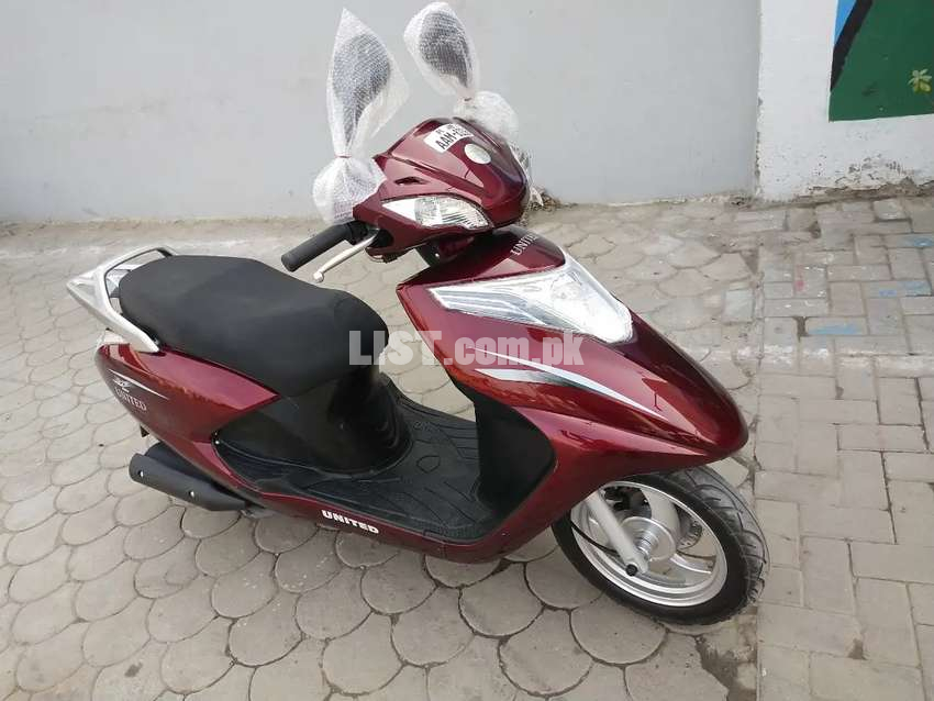 United scooty 100cc new condition for sale
