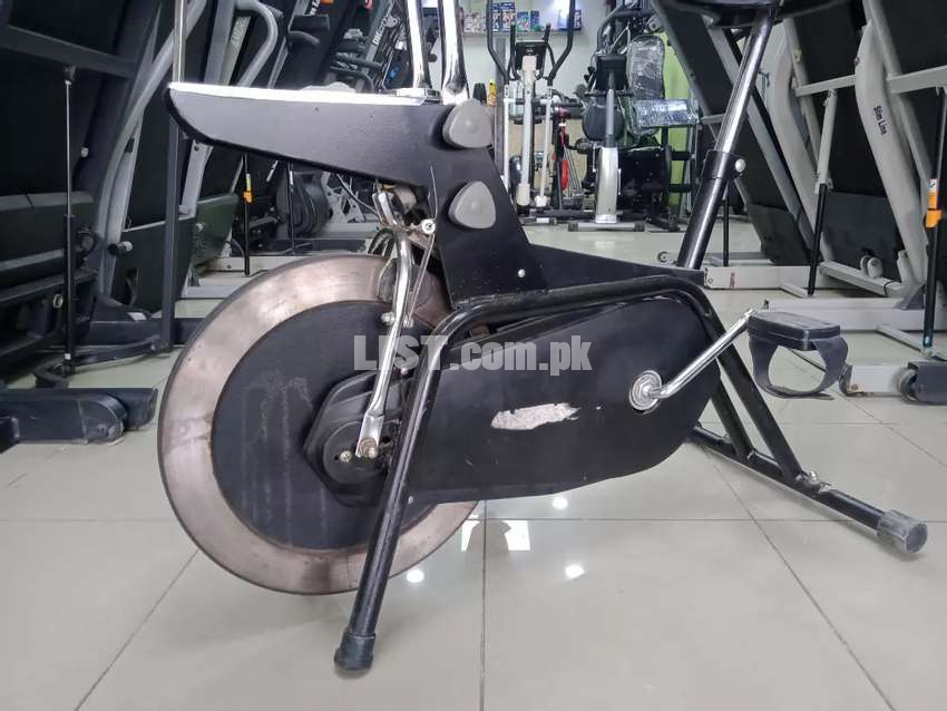 Spinner bike 100 kg supported
