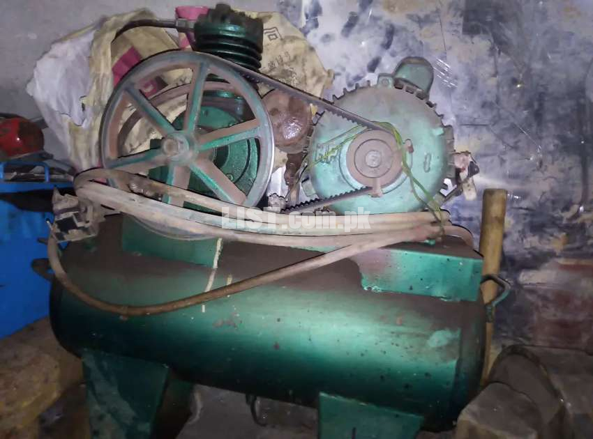 Air compreser hawa wali tenki with pipe and gun  for urgent sale any b