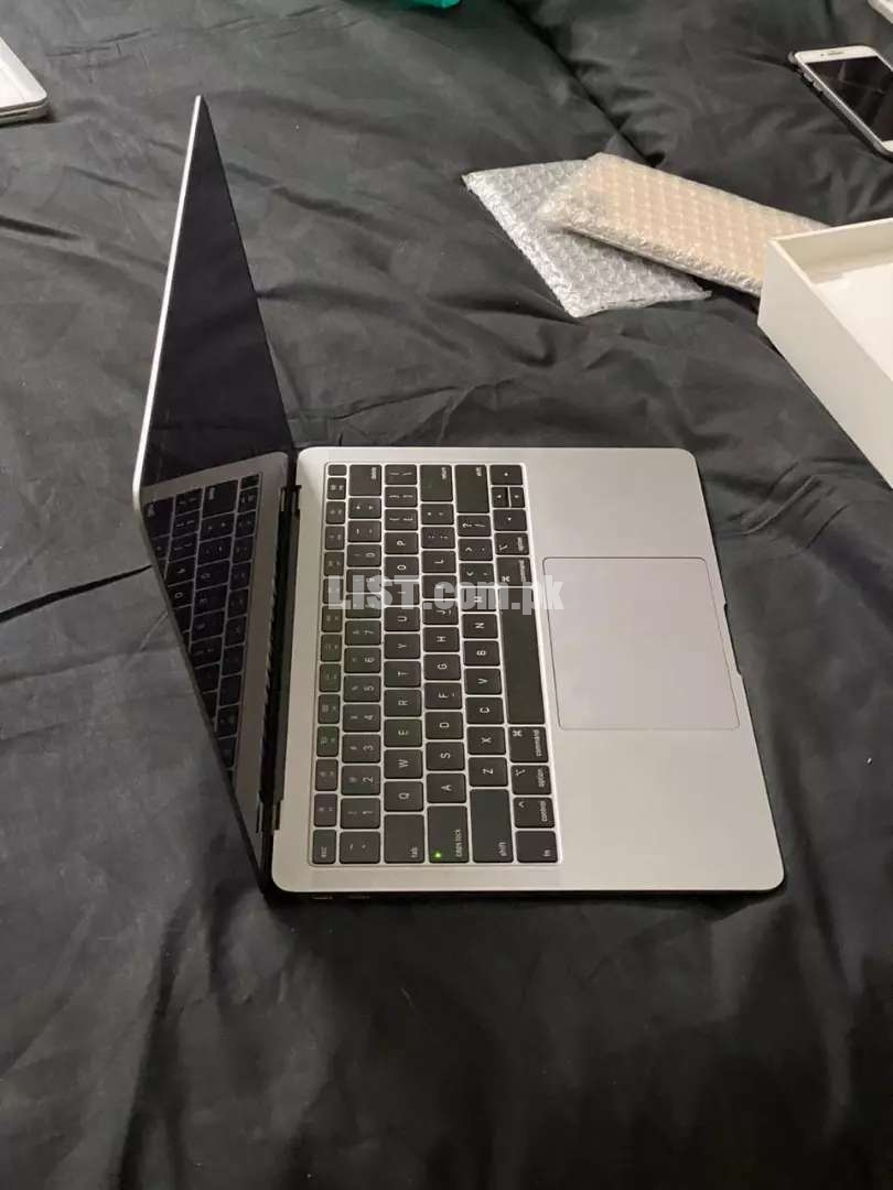 Macbook Air 2019 with Retina Display and Touch ID Came from UK.