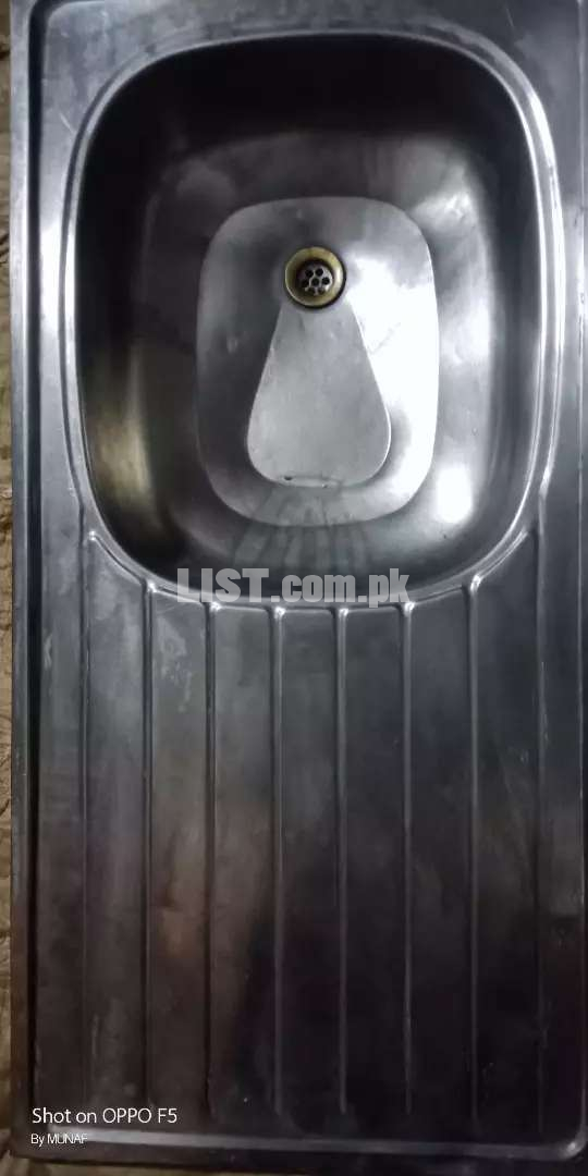 Sink / basin in good condition
