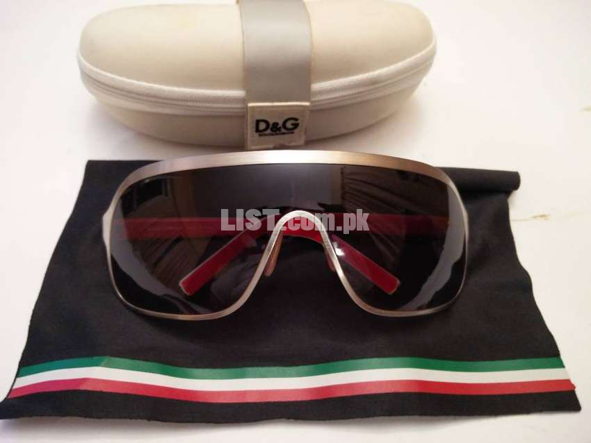 Original D&G Model DG 2072 Sunglasses in Excellent condition.