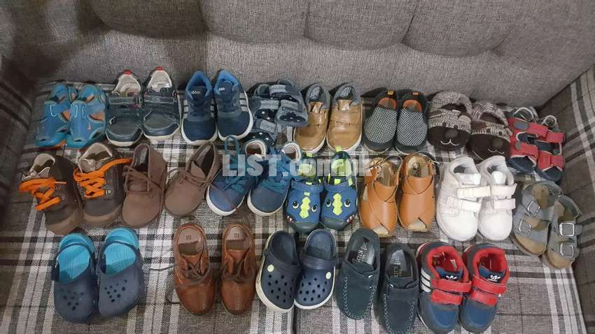 ×20 uk pairs of boys shoes 4-7 uk size ( fit 1-3 years)