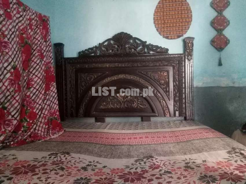 King size double bed.6/6.5 with Mattress.in Lash condition.
