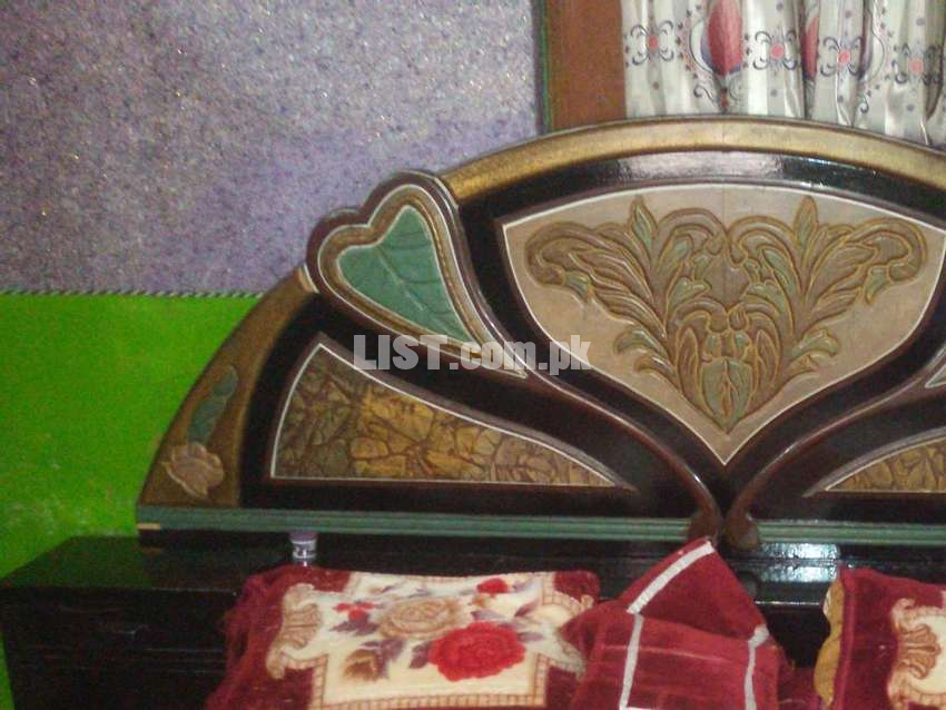 Jumbo double bed almari barton wali table tapai for sale